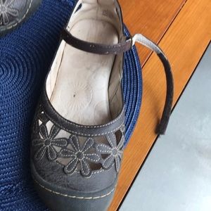 Jambu Womens blossom flat. Brown 8.5 M. Worn once